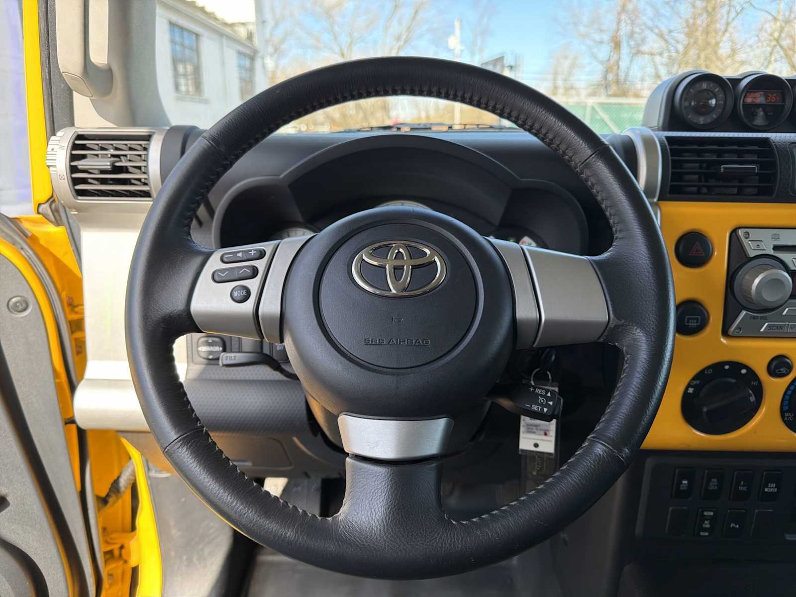 Thumbnail: 2010 Toyota FJ Cruiser - 21