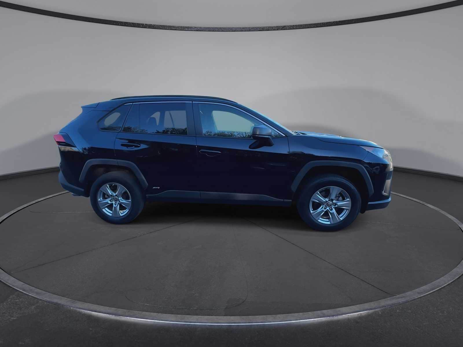 Thumbnail: 2022 Toyota RAV4 - 9