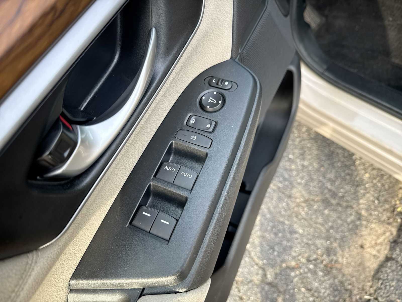 Thumbnail: 2017 Honda CR-V - 22