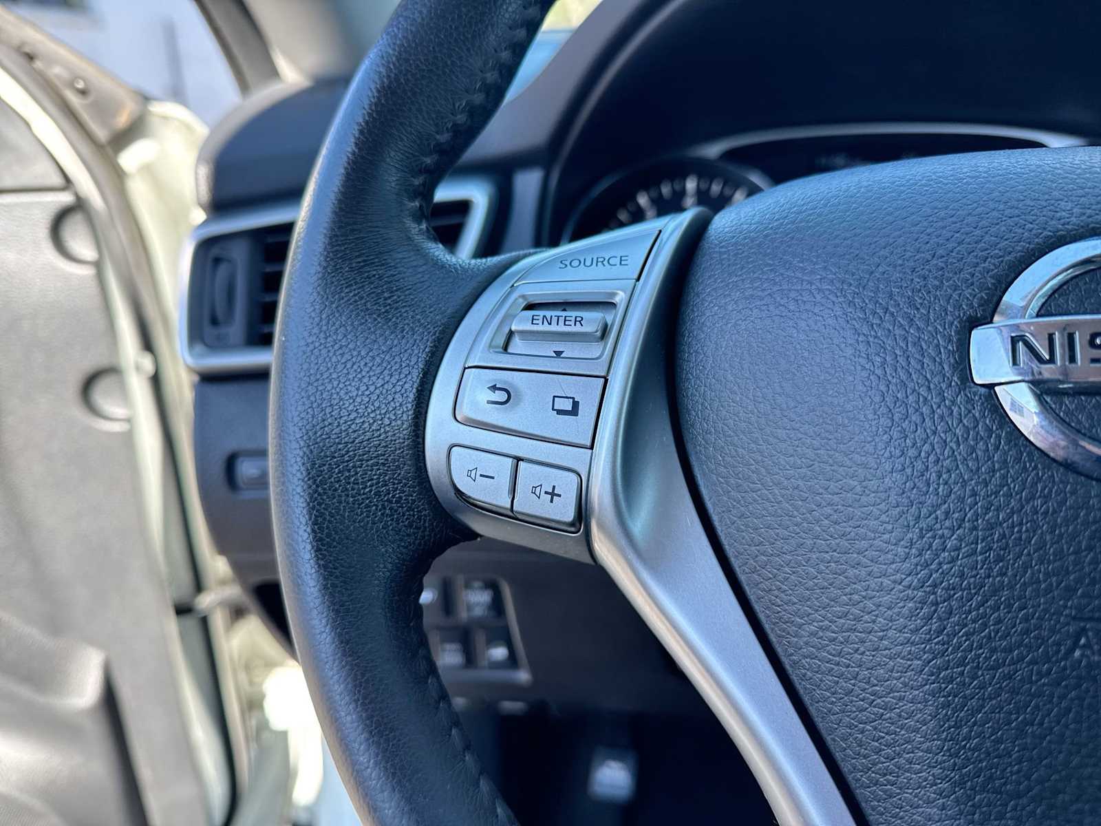 Thumbnail: 2016 Nissan Rogue - 25