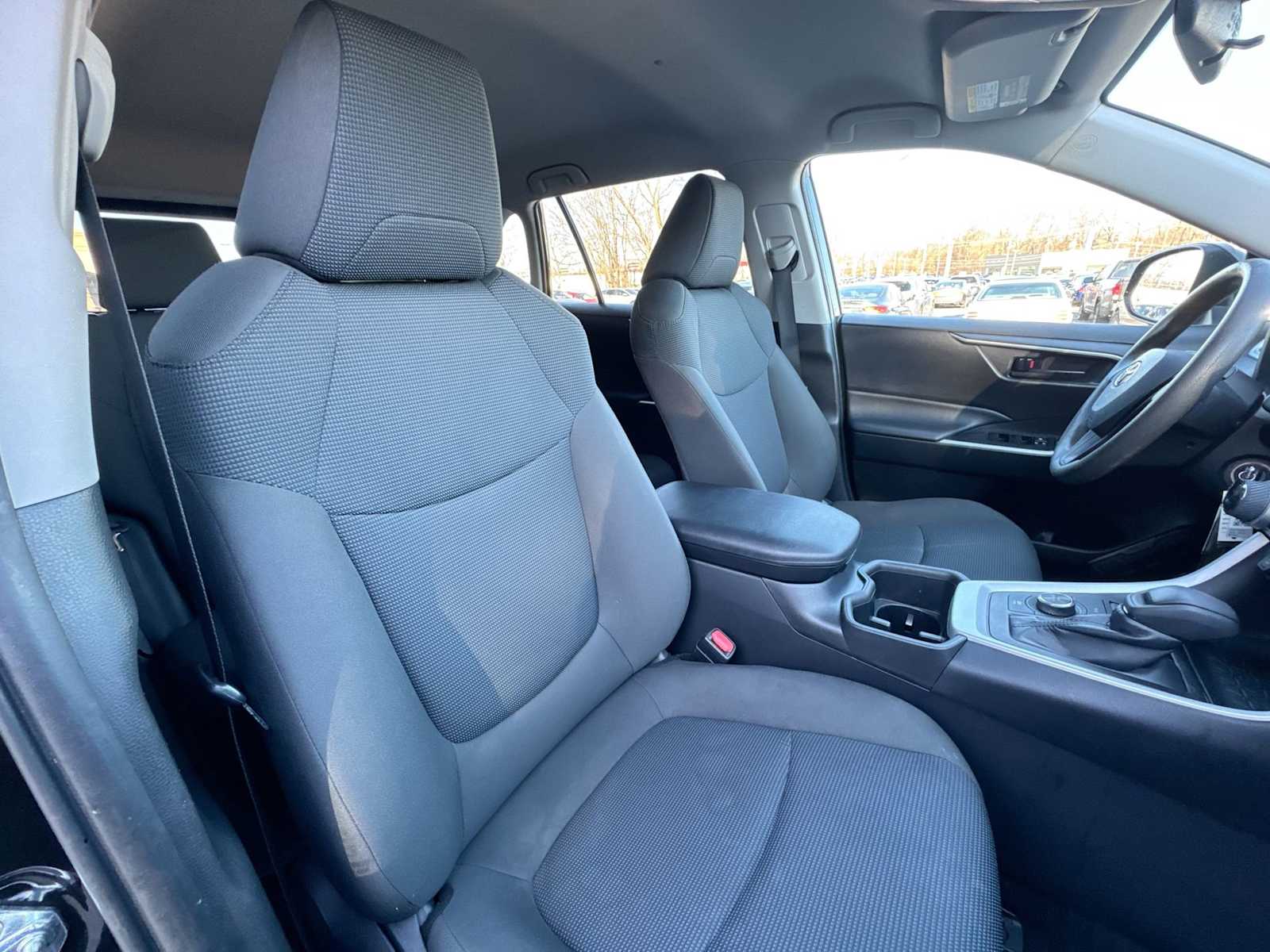 Thumbnail: 2022 Toyota RAV4 - 17