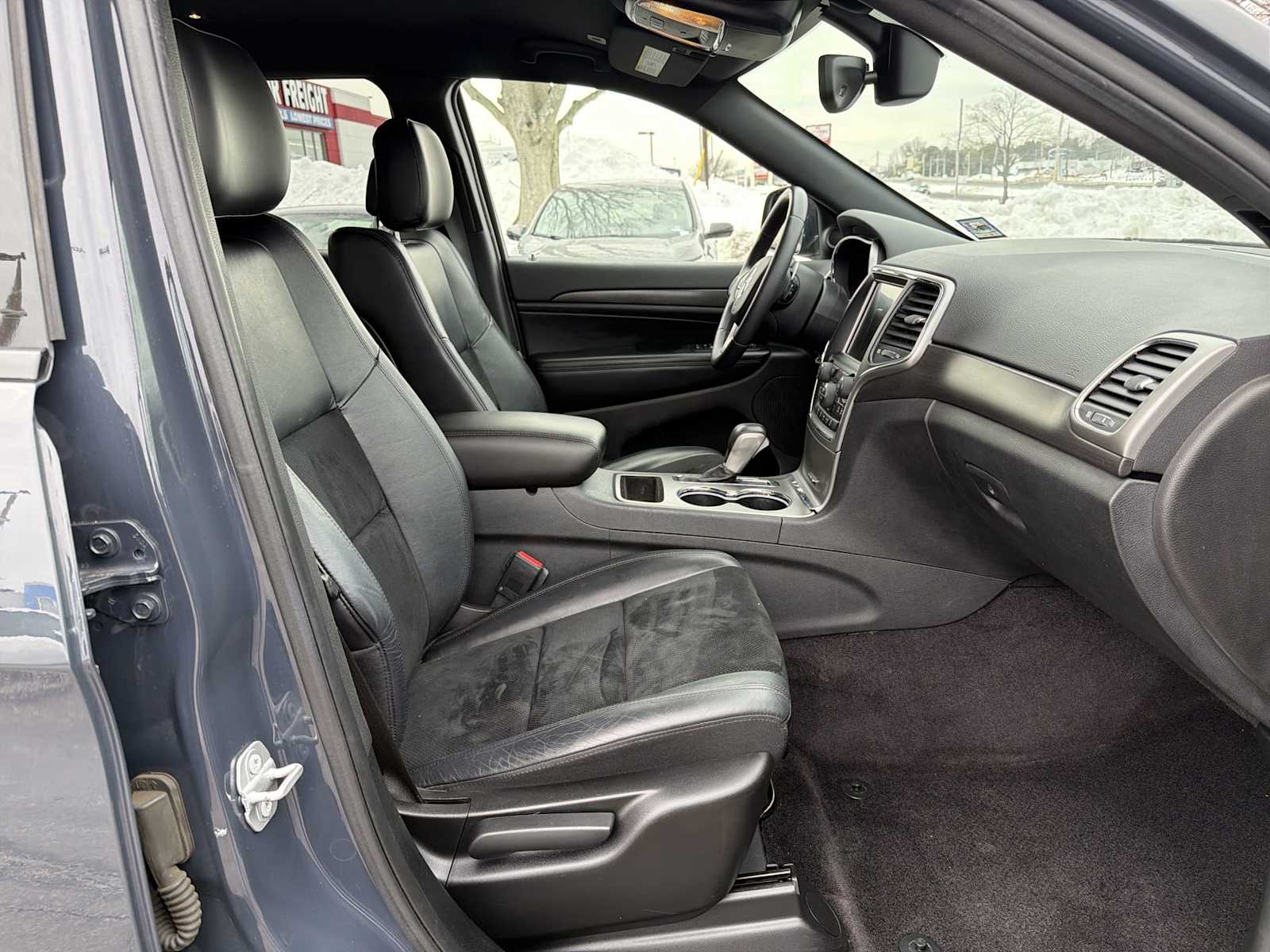 Thumbnail: 2017 Jeep Grand Cherokee - 15