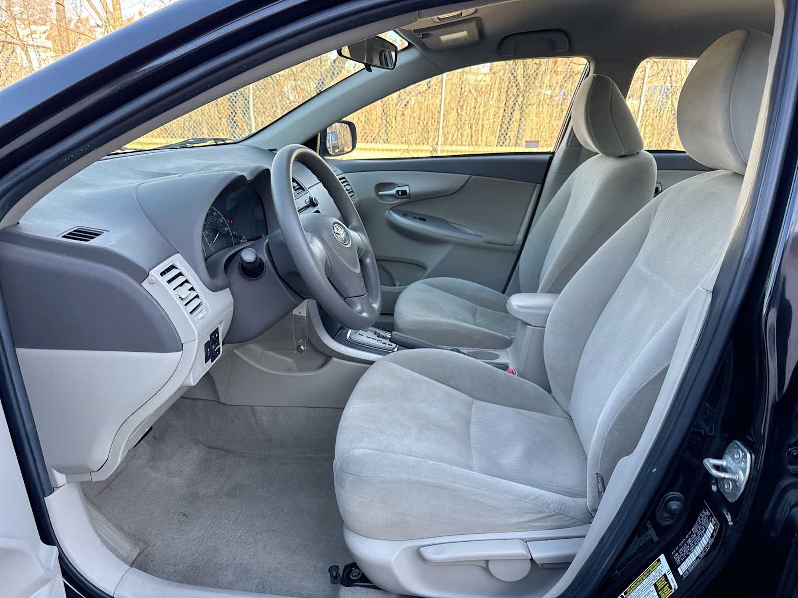 Thumbnail: 2010 Toyota Corolla - 11