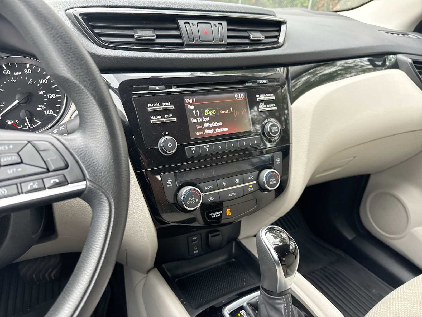 Thumbnail: 2018 Nissan Rogue Sport - 26