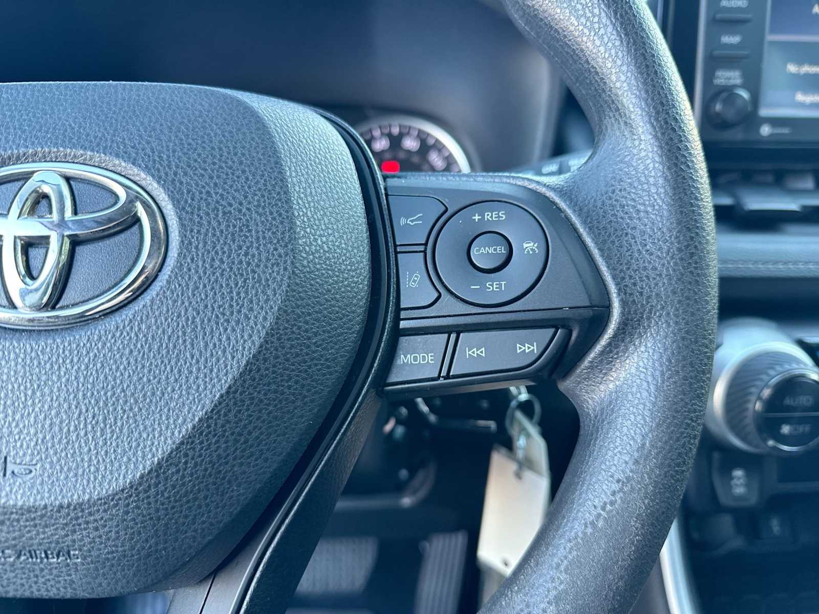 Thumbnail: 2022 Toyota RAV4 - 25