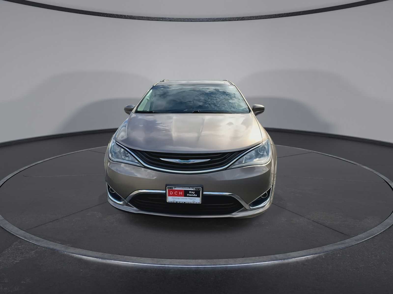 2018 Chrysler Pacifica Hybrid Touring L photo 3