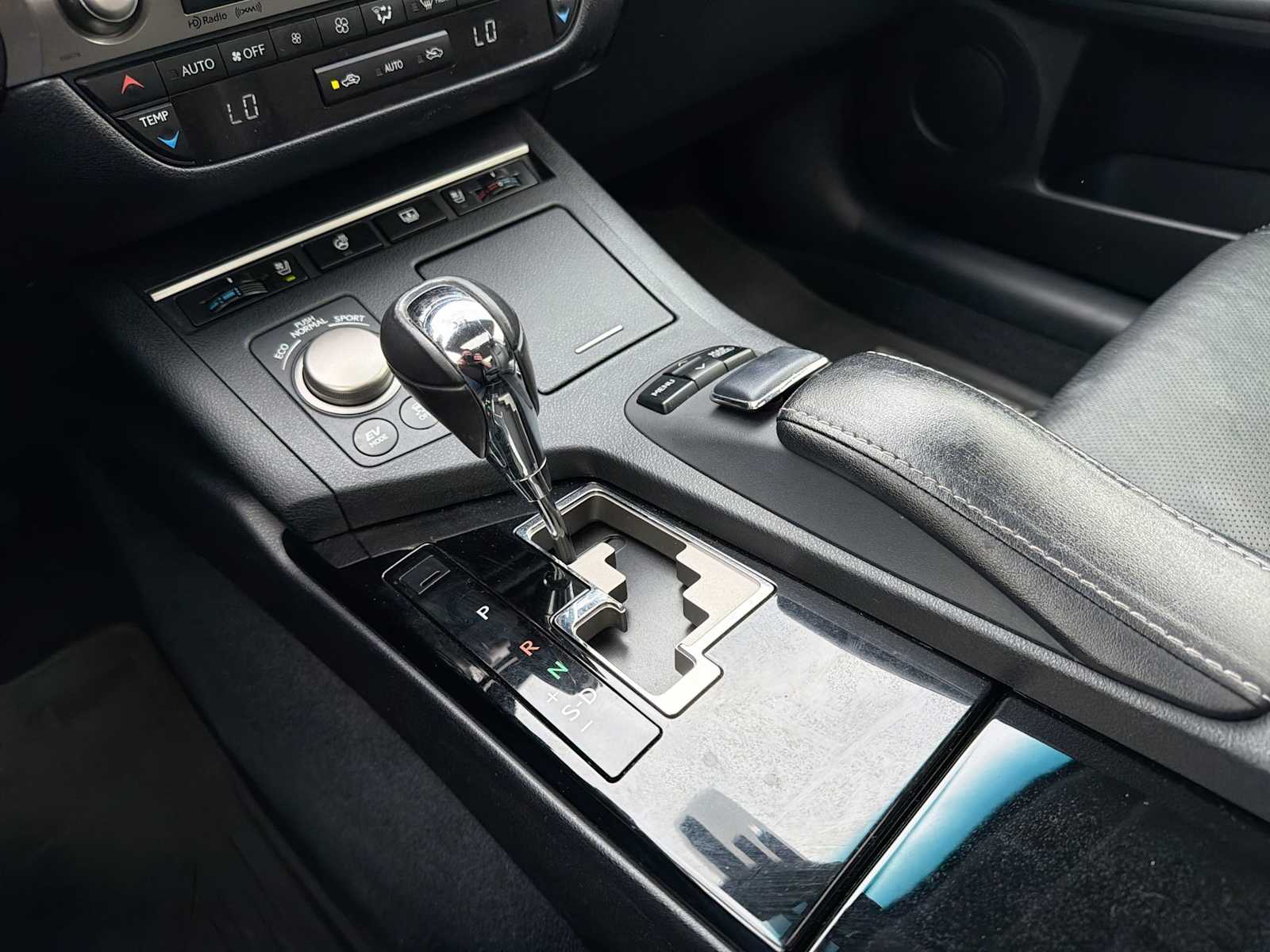 Thumbnail: 2013 Lexus ES - 31