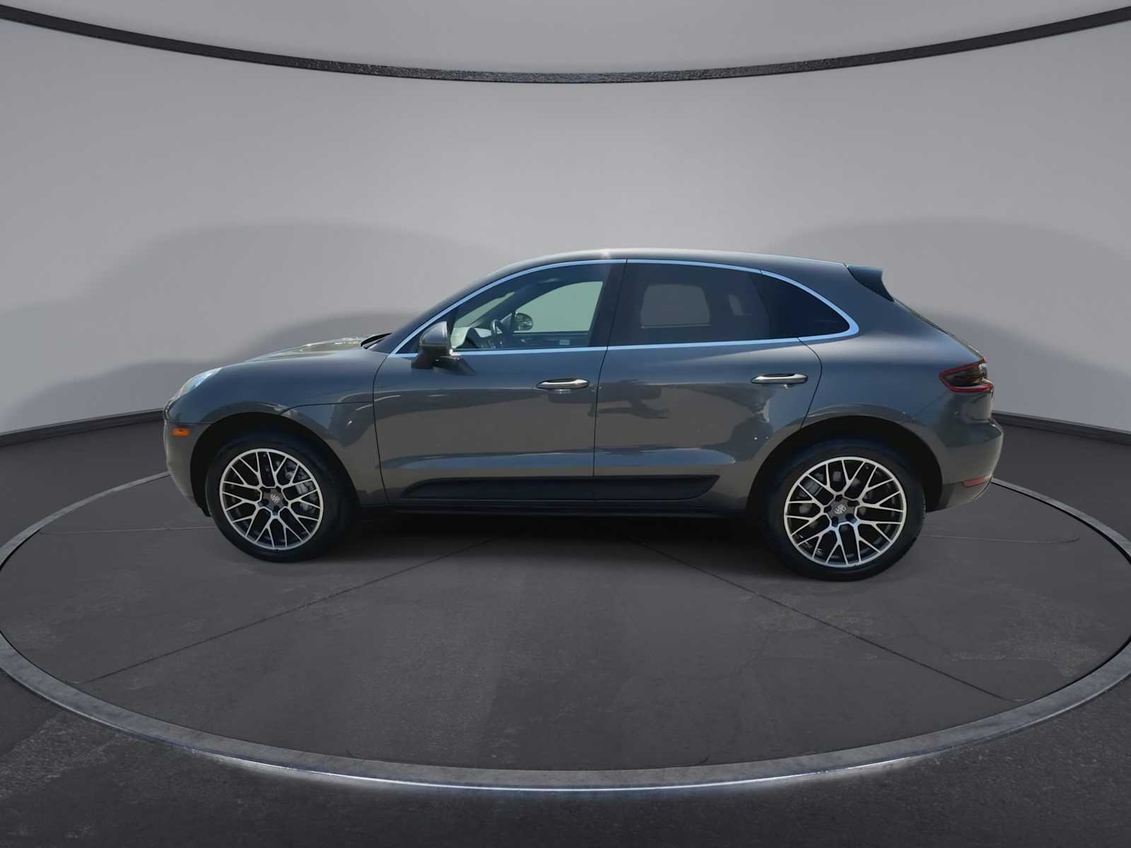 Thumbnail: 2016 Porsche Macan - 5