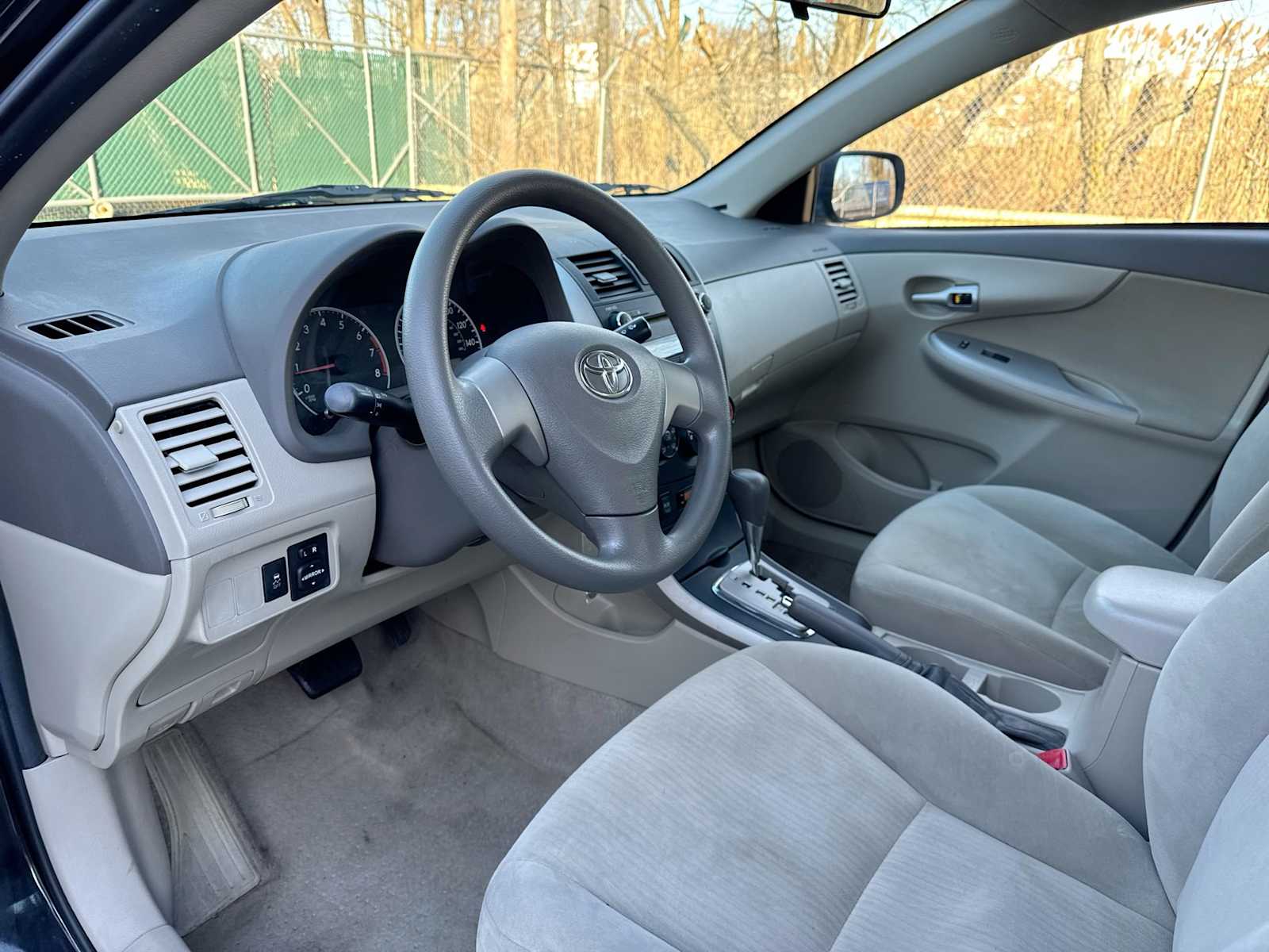 Thumbnail: 2010 Toyota Corolla - 10