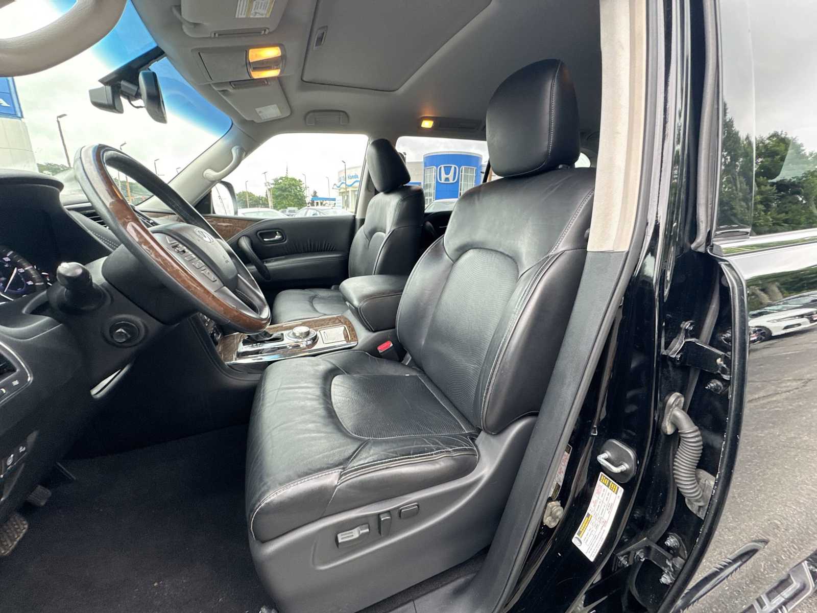 Thumbnail: 2016 INFINITI QX80 - 21