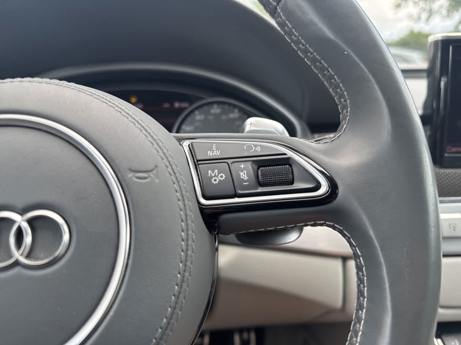 Thumbnail: 2015 Audi S8 - 17