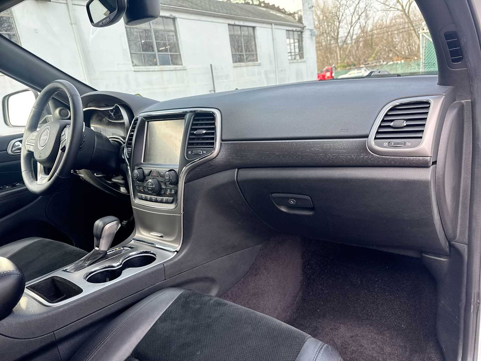 Thumbnail: 2017 Jeep Grand Cherokee - 16