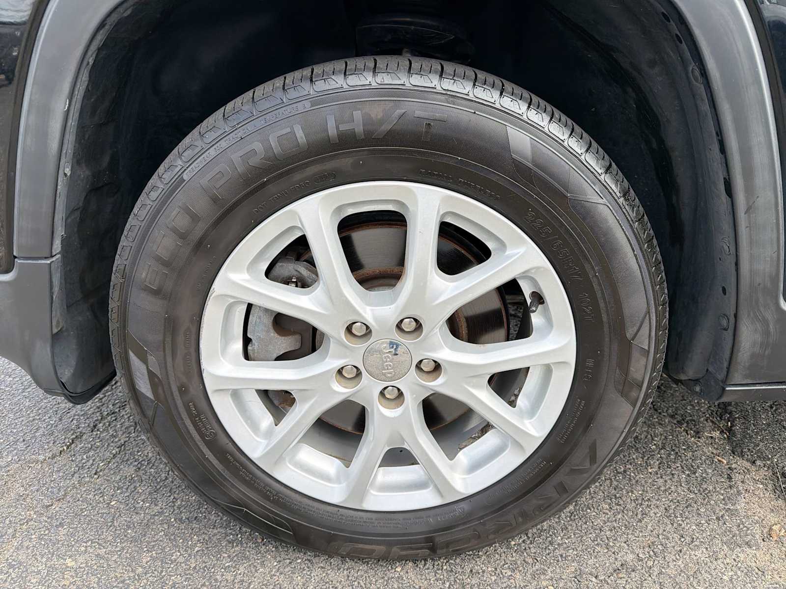 Thumbnail: 2018 Jeep Cherokee - 19