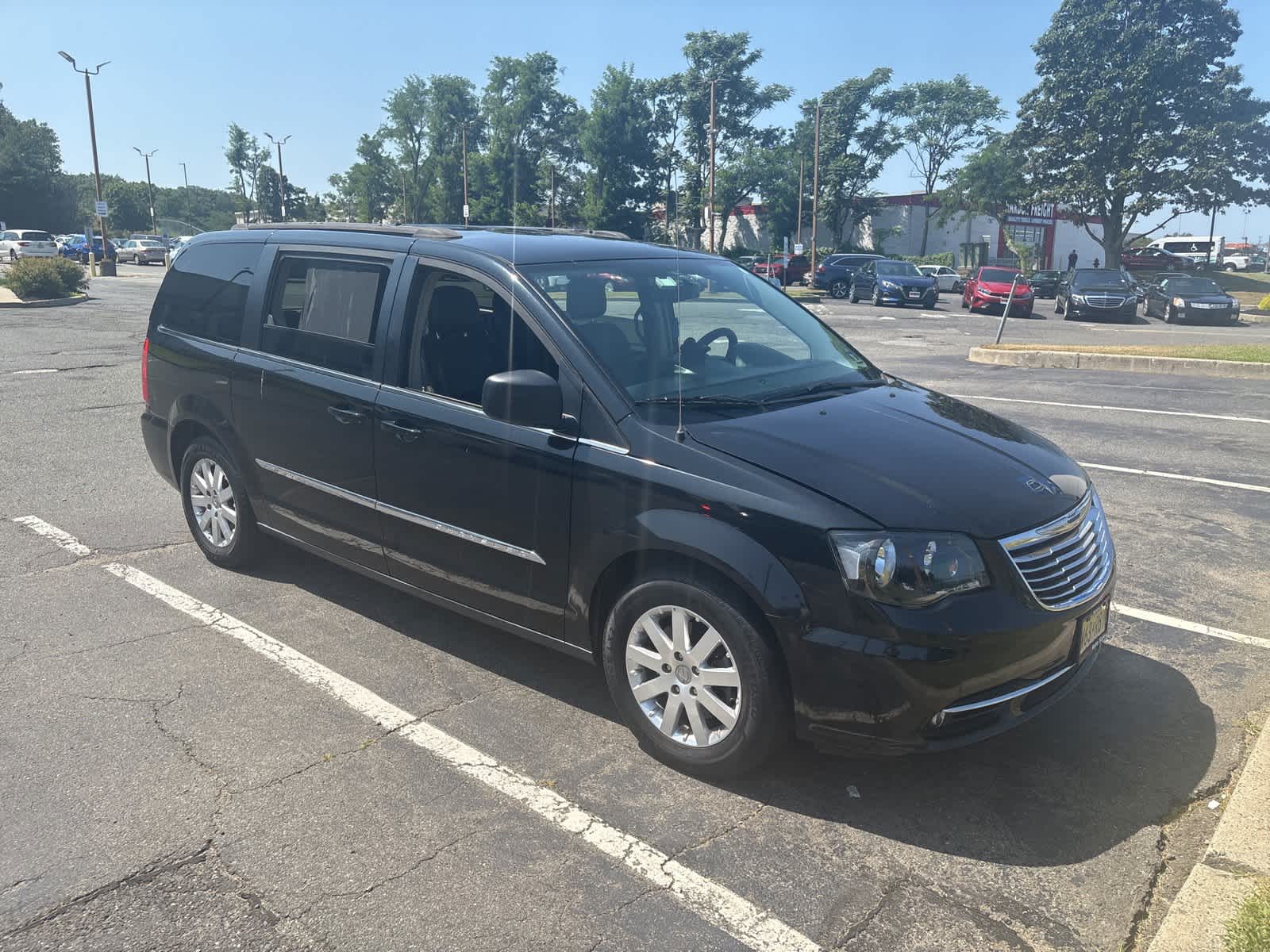 Thumbnail: 2014 Chrysler Town & Country - 2