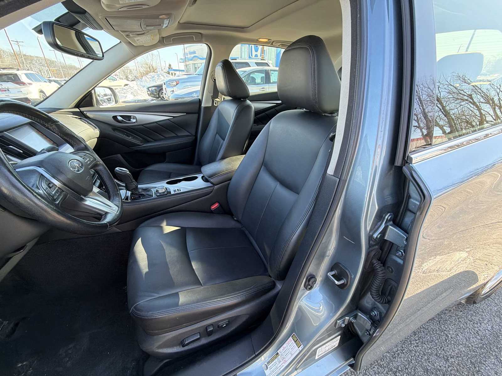 Thumbnail: 2019 INFINITI Q50 - 21