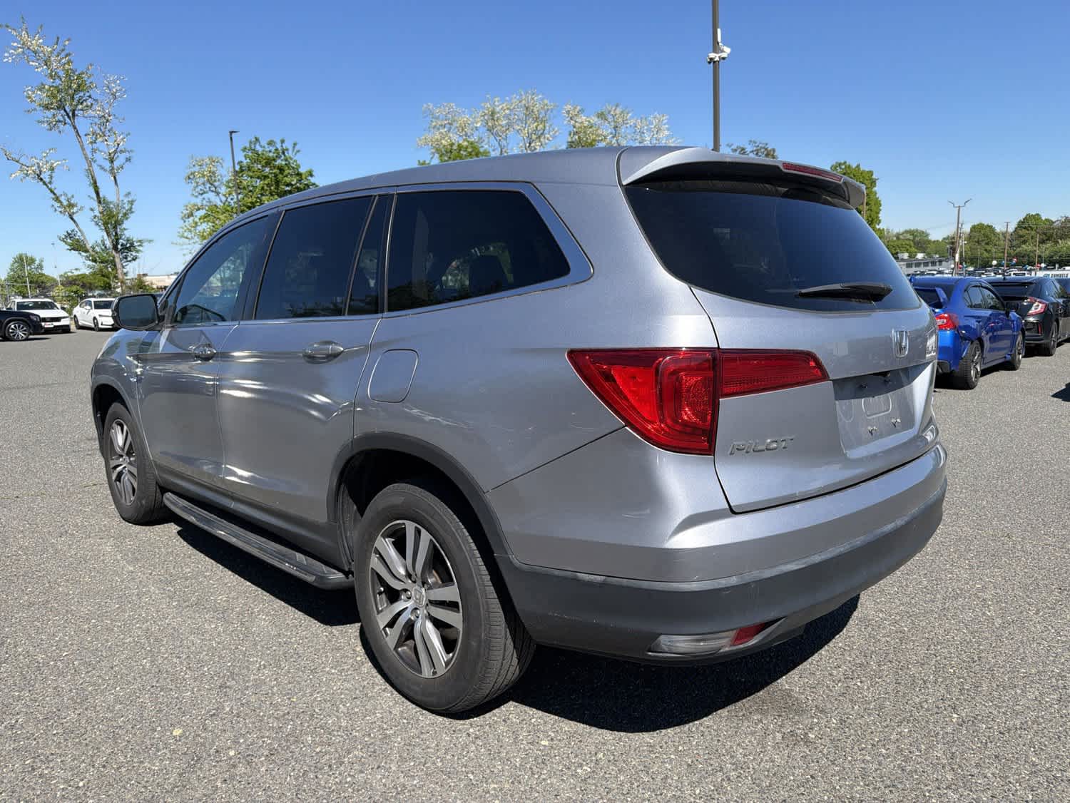 Thumbnail: 2017 Honda Pilot - 3