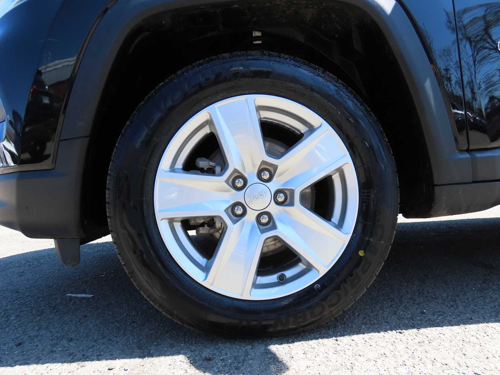 Thumbnail: 2022 Jeep Compass - 10