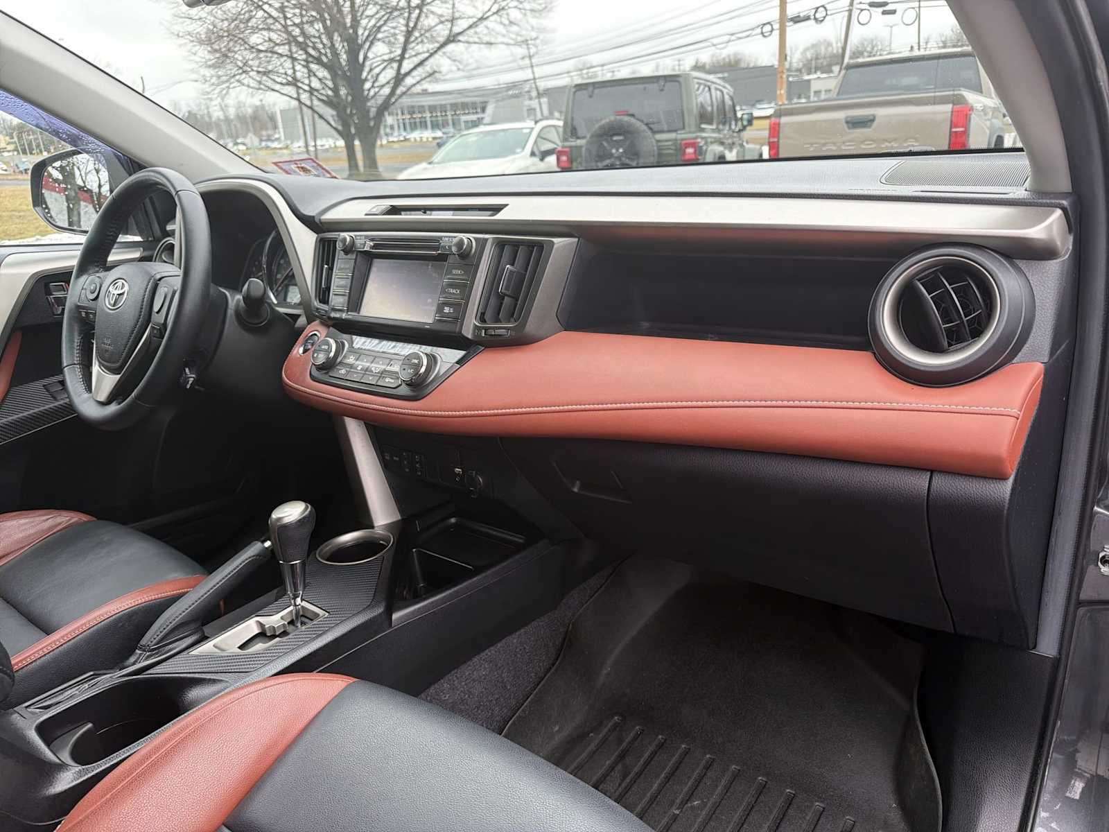 Thumbnail: 2015 Toyota RAV4 - 16