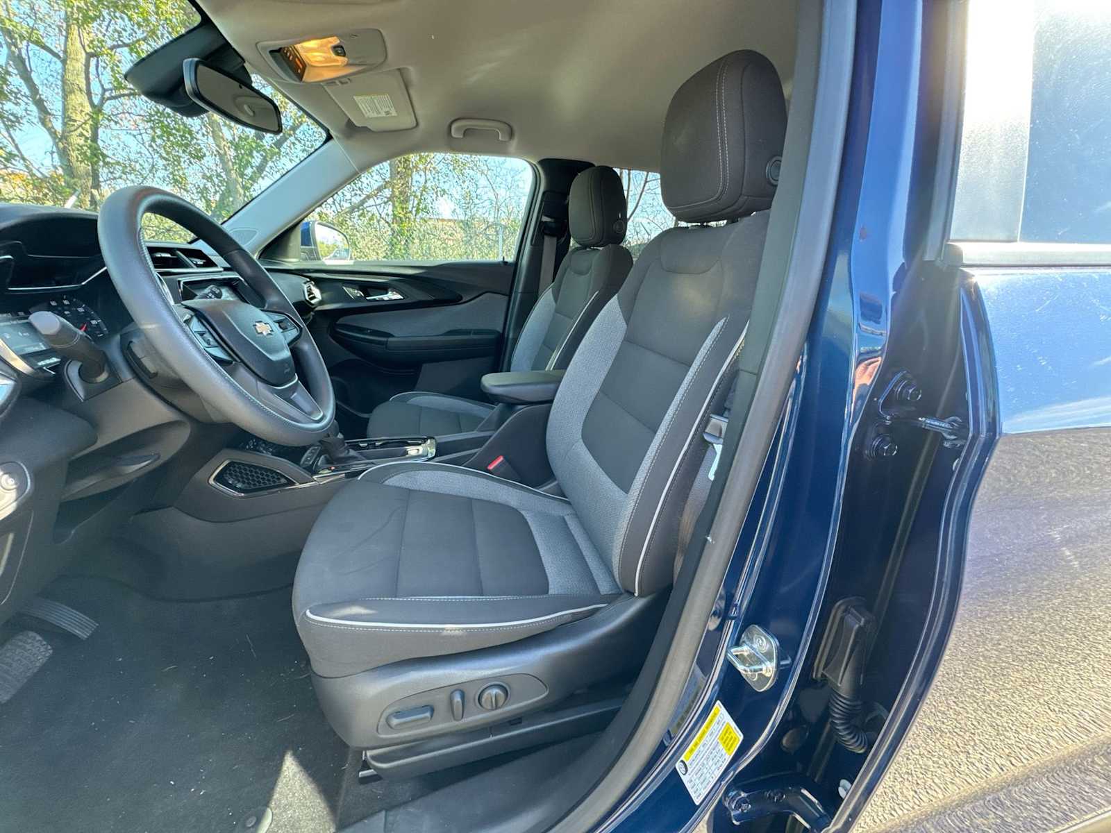 Thumbnail: 2023 Chevrolet TrailBlazer - 21