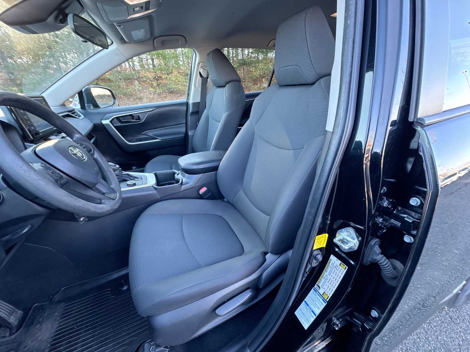 Thumbnail: 2022 Toyota RAV4 - 21