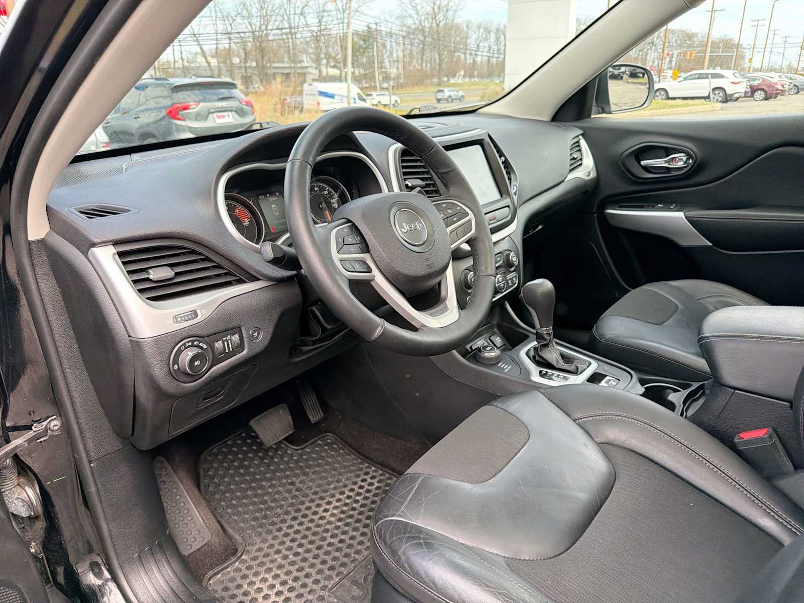 Thumbnail: 2018 Jeep Cherokee - 10