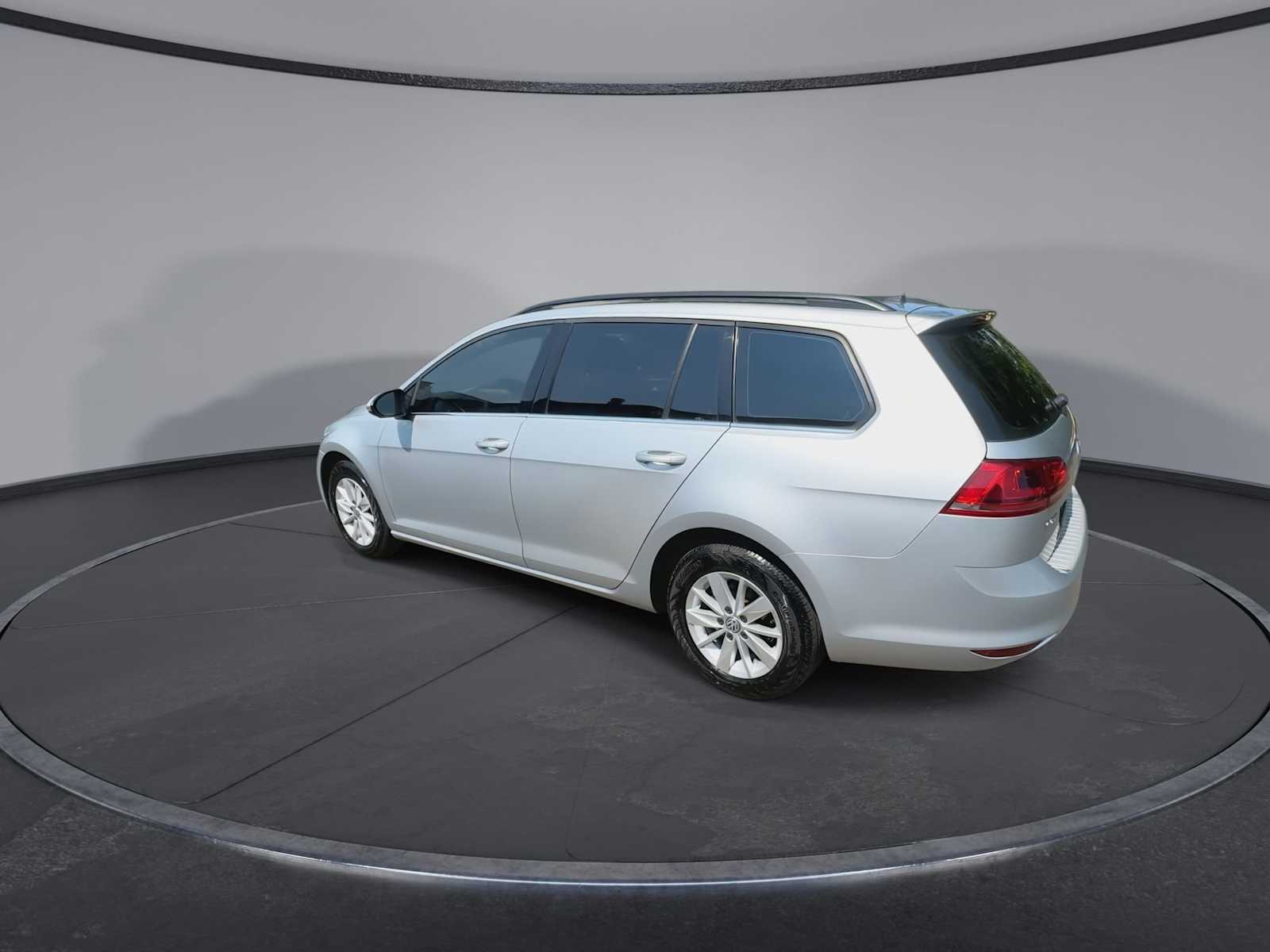 Thumbnail: 2015 Volkswagen e-Golf - 6