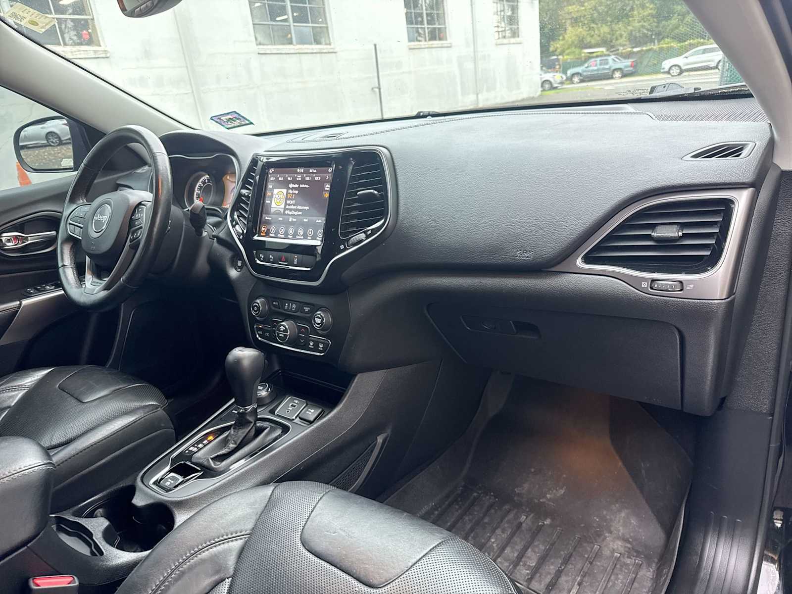 Thumbnail: 2019 Jeep Cherokee - 16