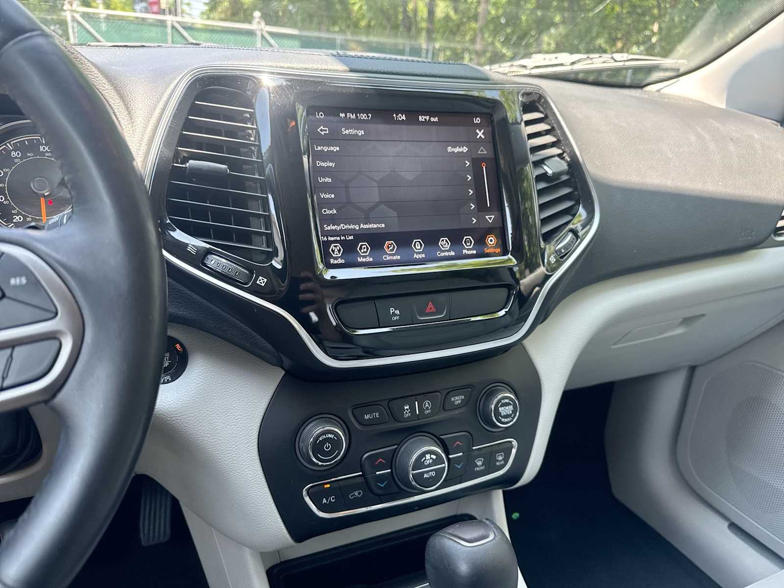 Thumbnail: 2020 Jeep Cherokee - 27