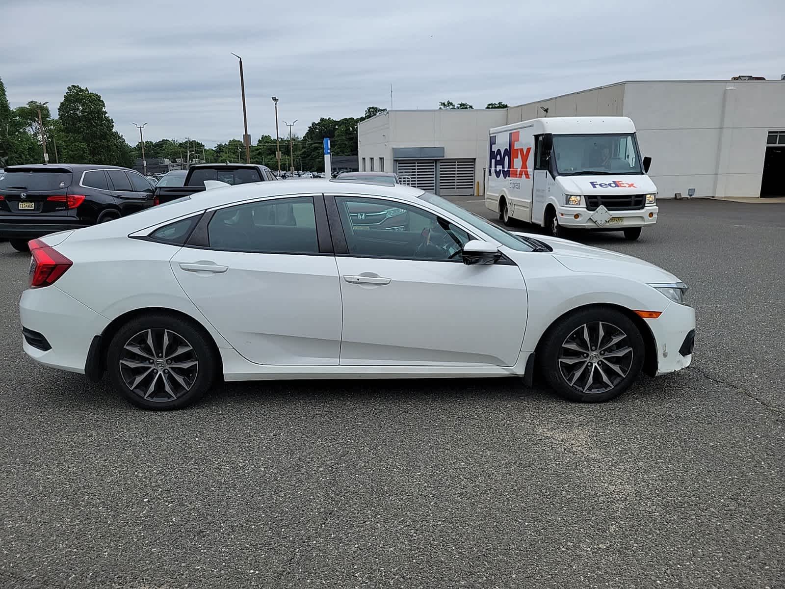 Thumbnail: 2017 Honda Civic - 6