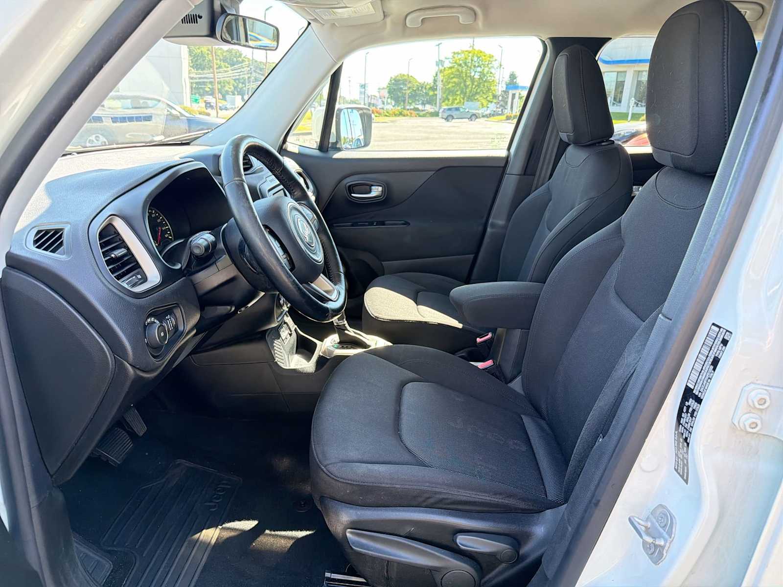 Thumbnail: 2016 Jeep Renegade - 11