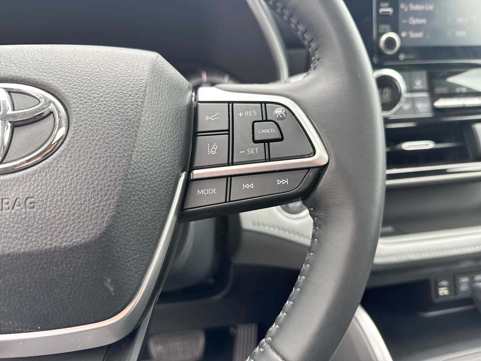 2022 Toyota Highlander XLE 26