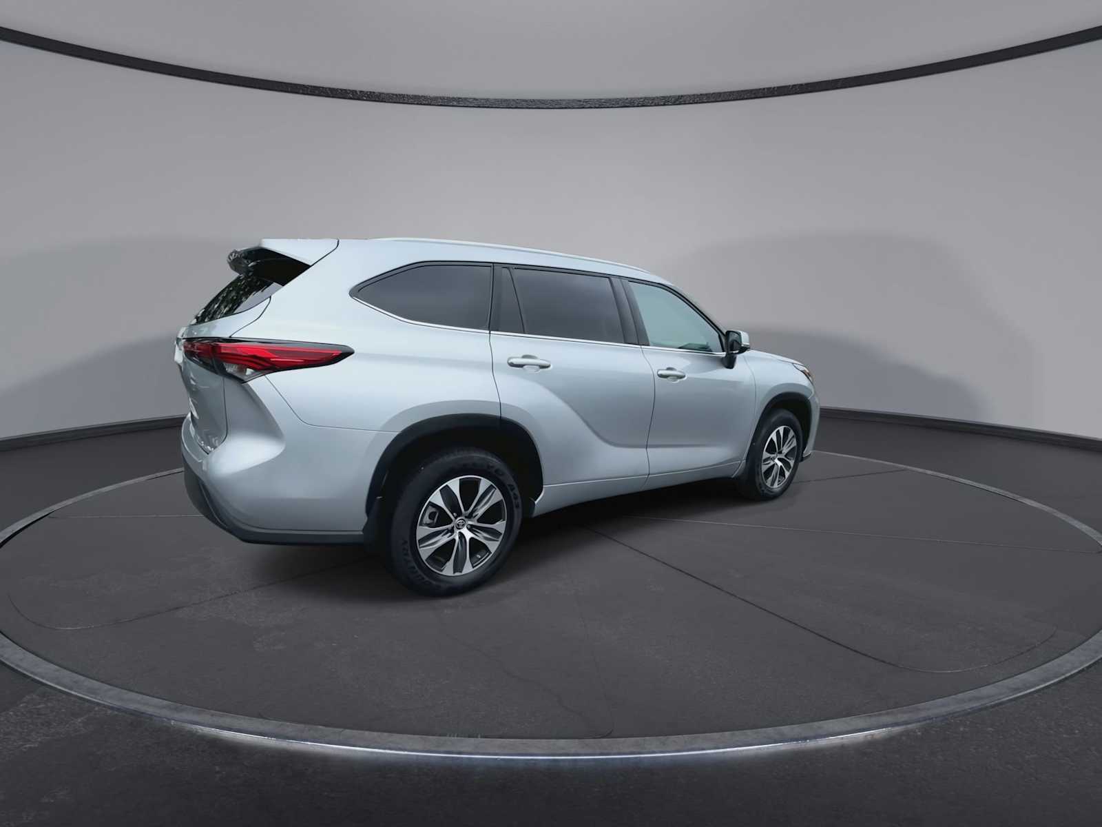 2022 Toyota Highlander XLE 8