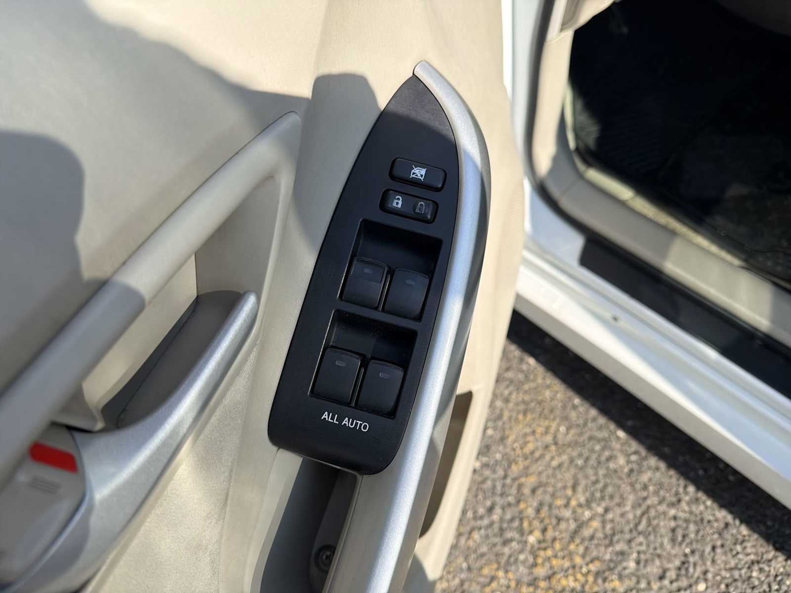 Thumbnail: 2010 Toyota Prius - 22