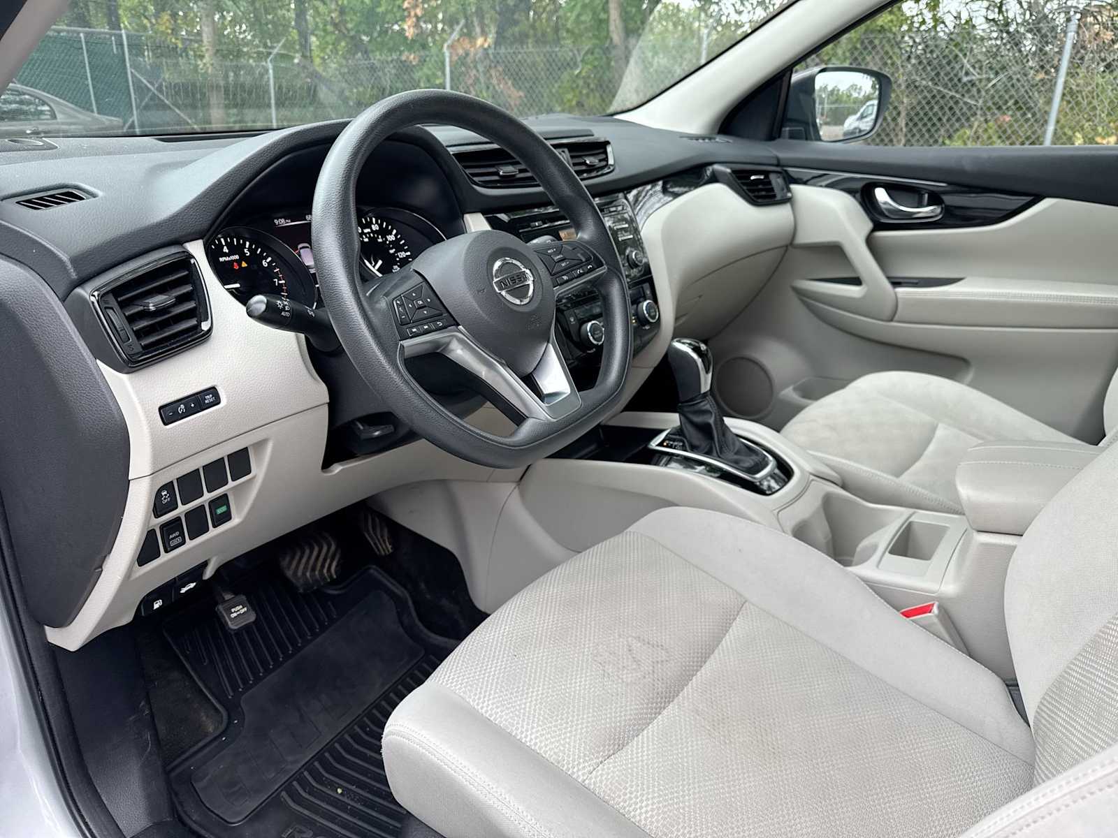 Thumbnail: 2018 Nissan Rogue Sport - 10