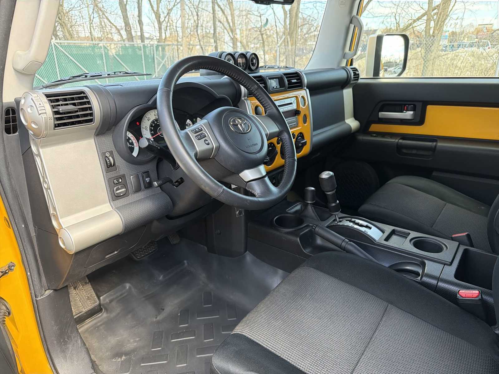 Thumbnail: 2010 Toyota FJ Cruiser - 10