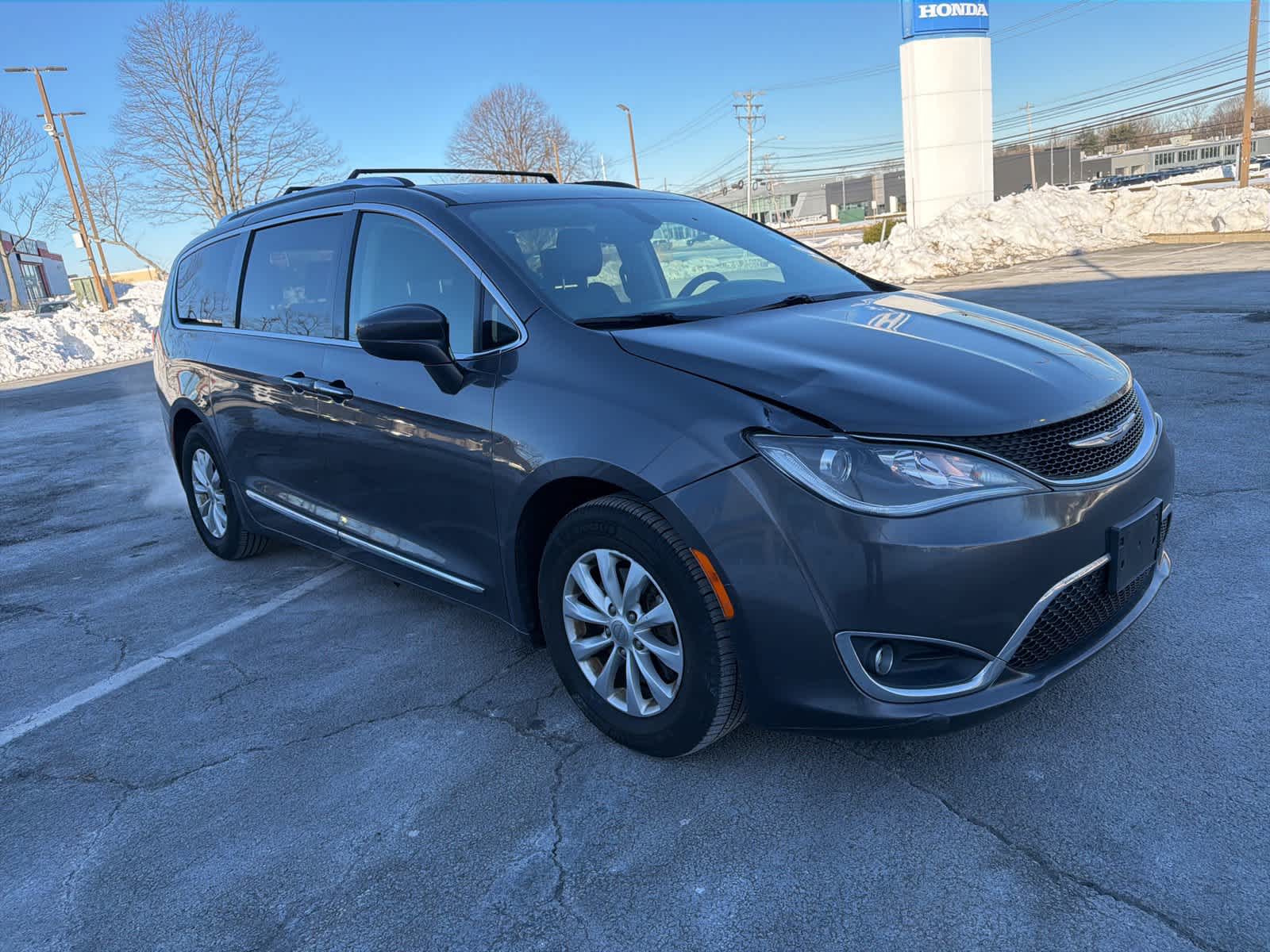 Thumbnail: 2018 Chrysler Pacifica - 7
