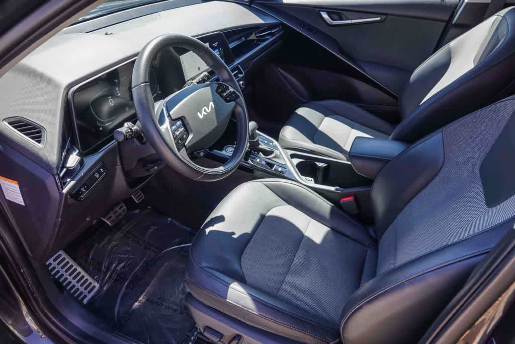 Thumbnail: 2023 Kia Niro - 16