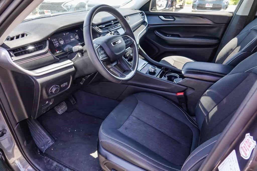 2023 Jeep Grand Cherokee Laredo 9