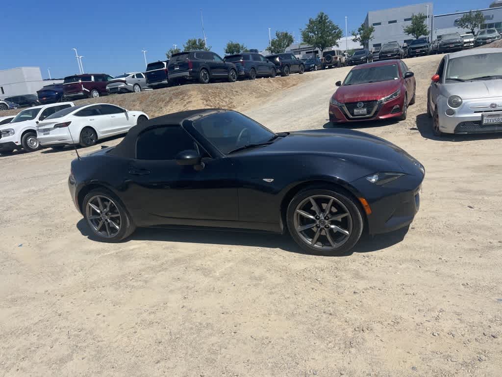 Thumbnail: 2016 Mazda MX-5 Miata - 4