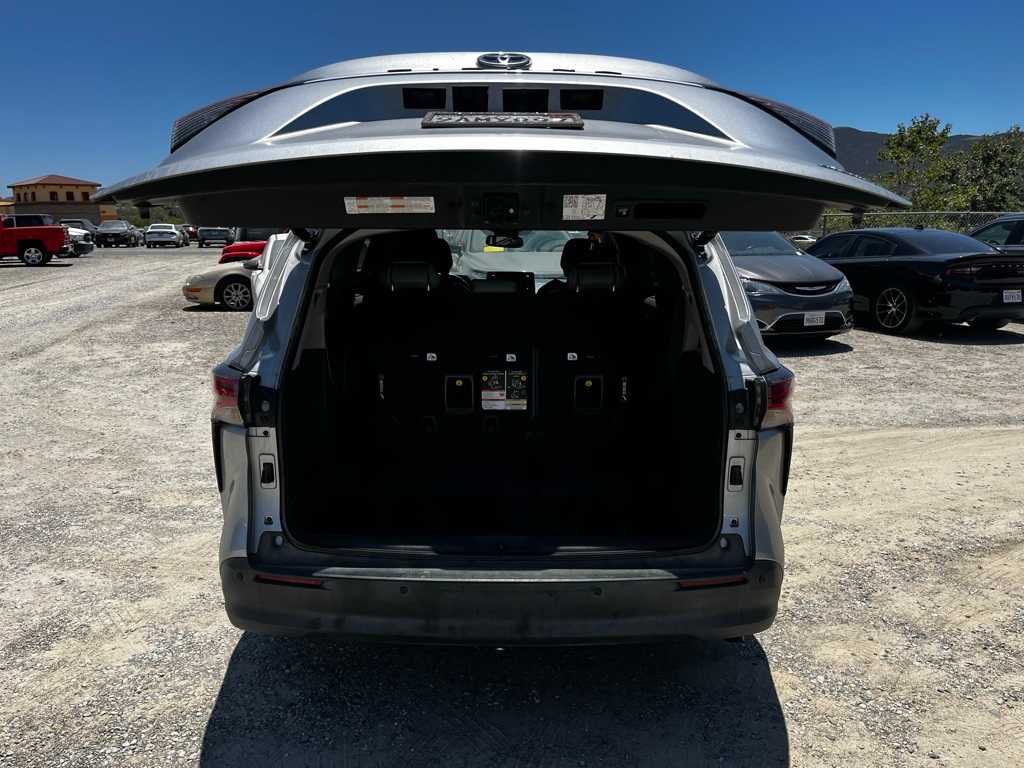 Thumbnail: 2022 Toyota Sienna - 10
