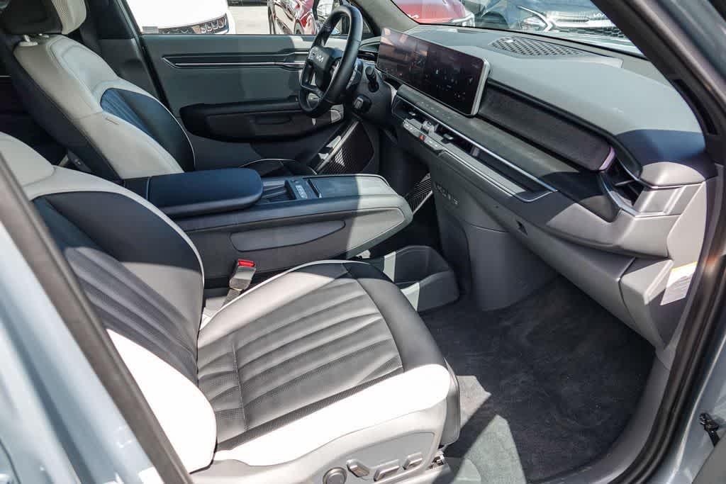 Thumbnail: 2024 Kia EV9 - 15