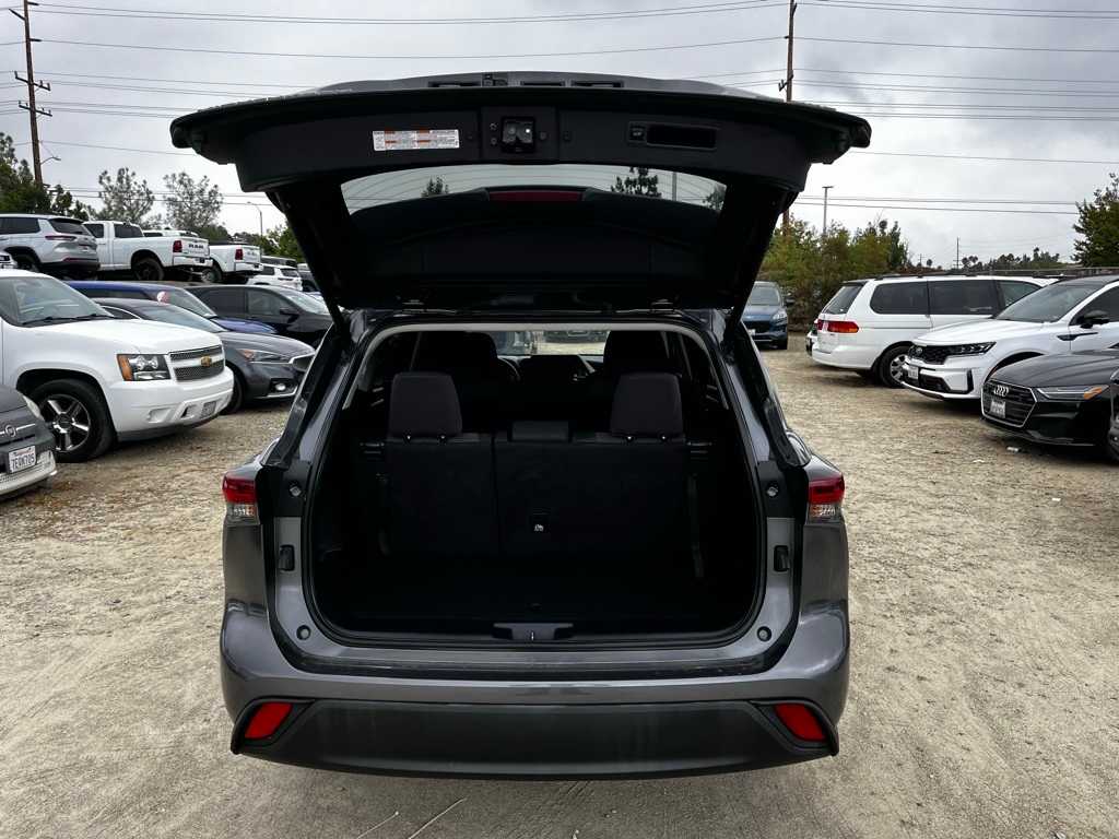 Thumbnail: 2024 Toyota Highlander - 9