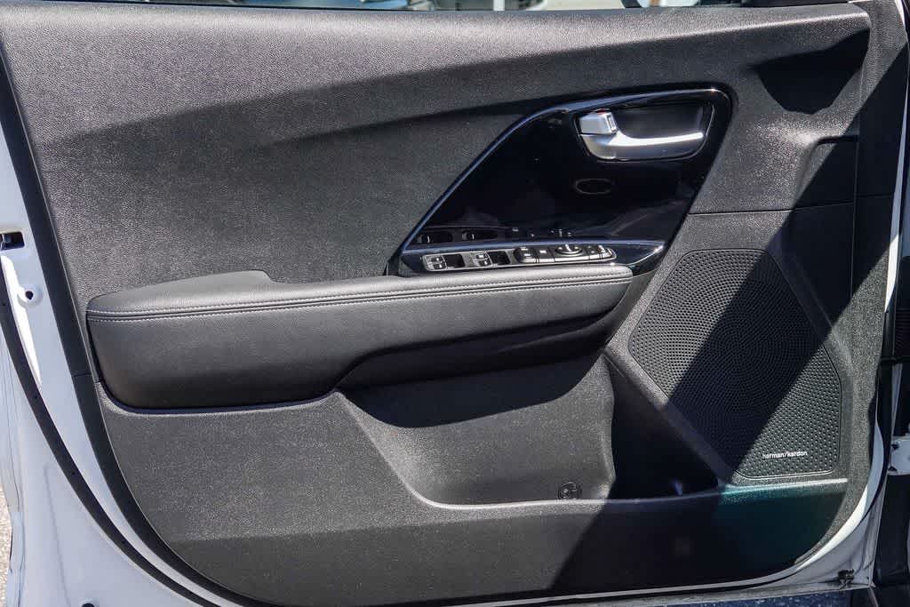 Thumbnail: 2022 Kia Niro - 19