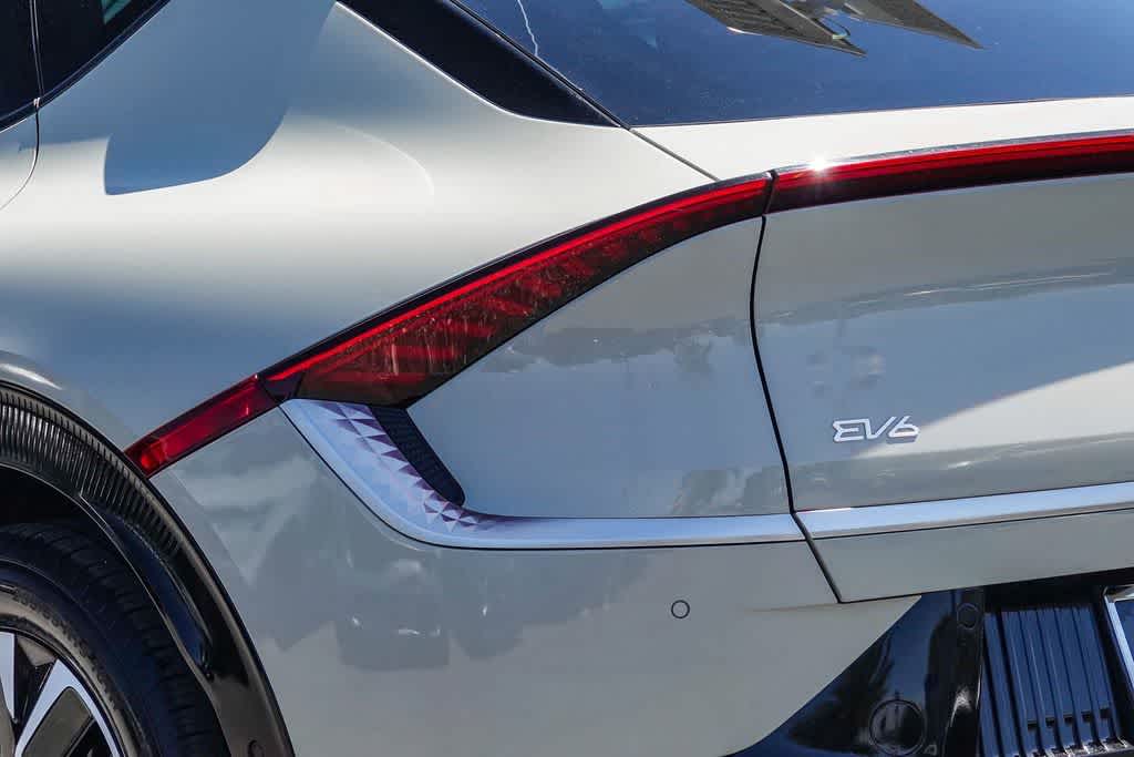 Thumbnail: 2023 Kia EV6 - 6