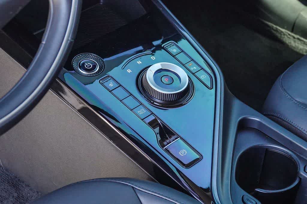 Thumbnail: 2023 Kia Niro - 18
