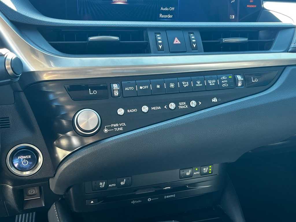 Thumbnail: 2021 Lexus ES - 16
