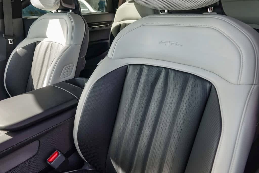 Thumbnail: 2024 Kia EV9 - 25