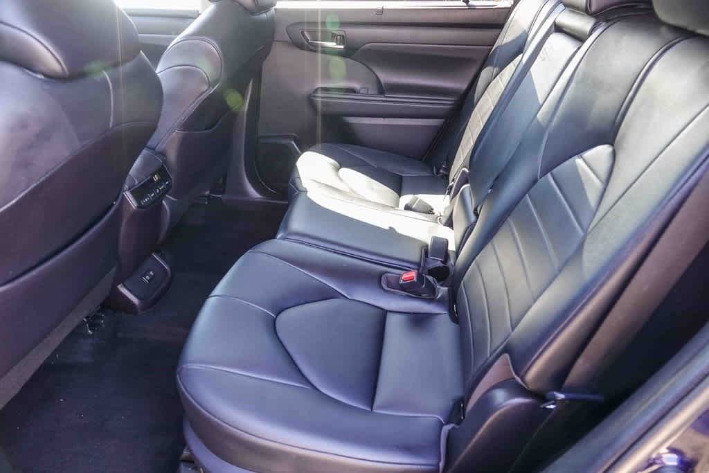 Thumbnail: 2021 Toyota Highlander - 16