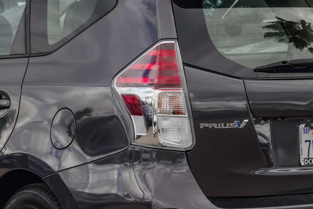 Thumbnail: 2015 Toyota Prius v - 7