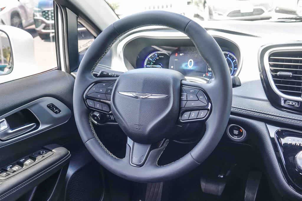 Thumbnail: 2022 Chrysler Pacifica - 14